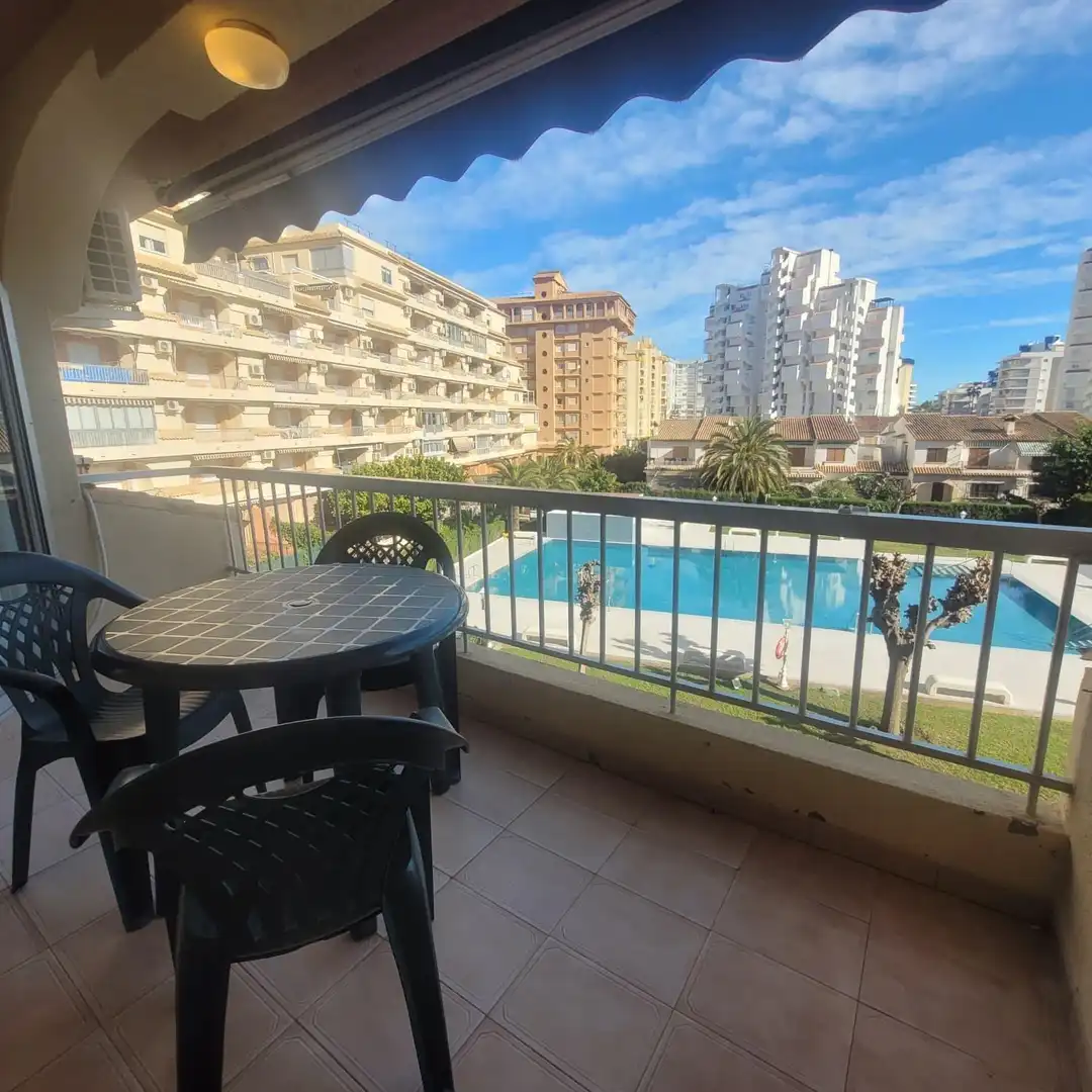 Piscina de Apartament de lloguer en Gandia amb Aire condicionat, Terrassa i Moblat