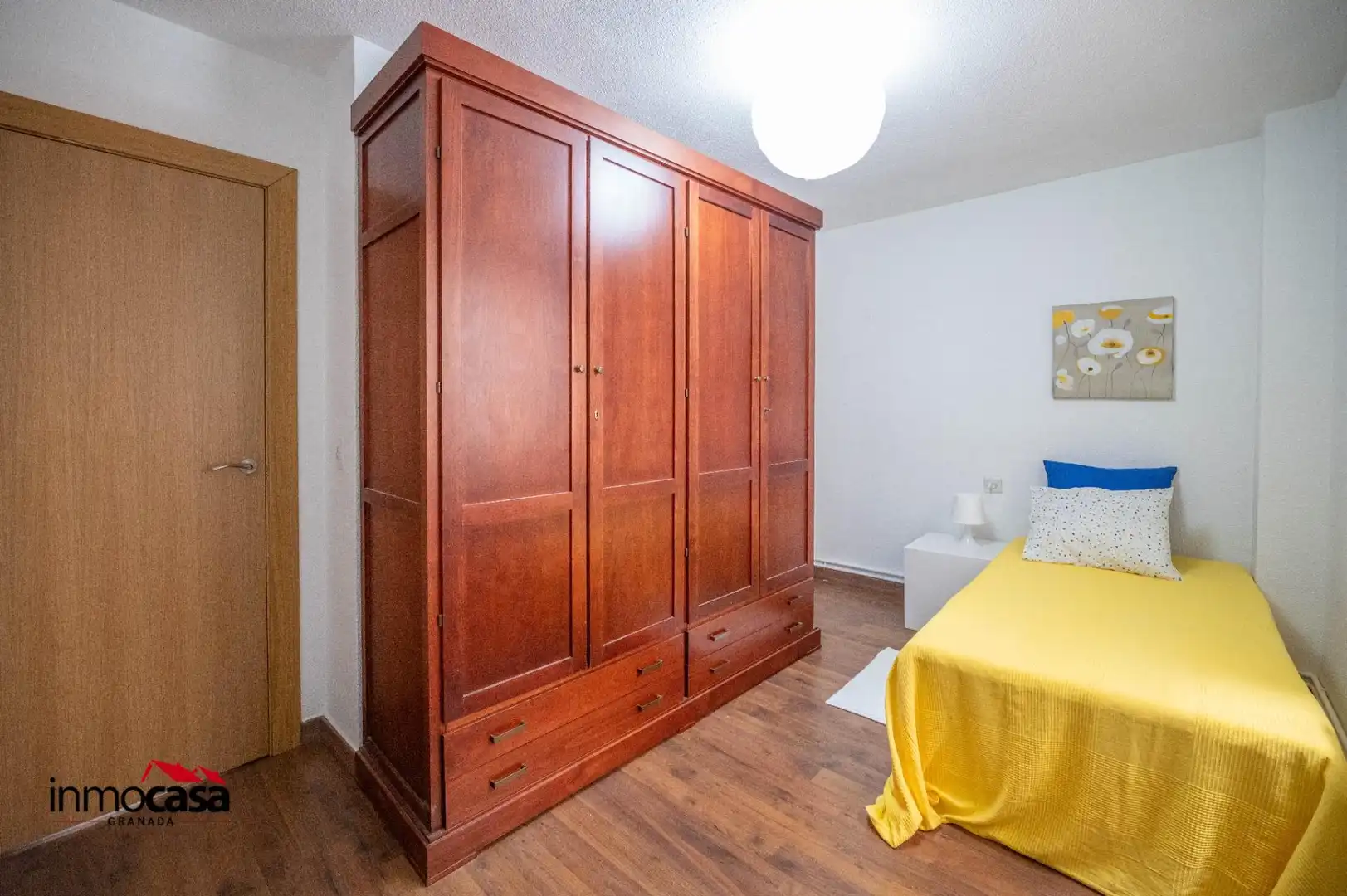 Bedroom of Flat for sale in Granada  with Air Conditioner, Heating and Balcony