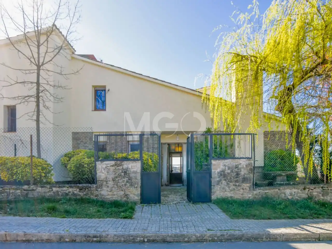 Vista exterior de Casa o xalet en venda en Sant Boi de Lluçanès amb Jardí privat