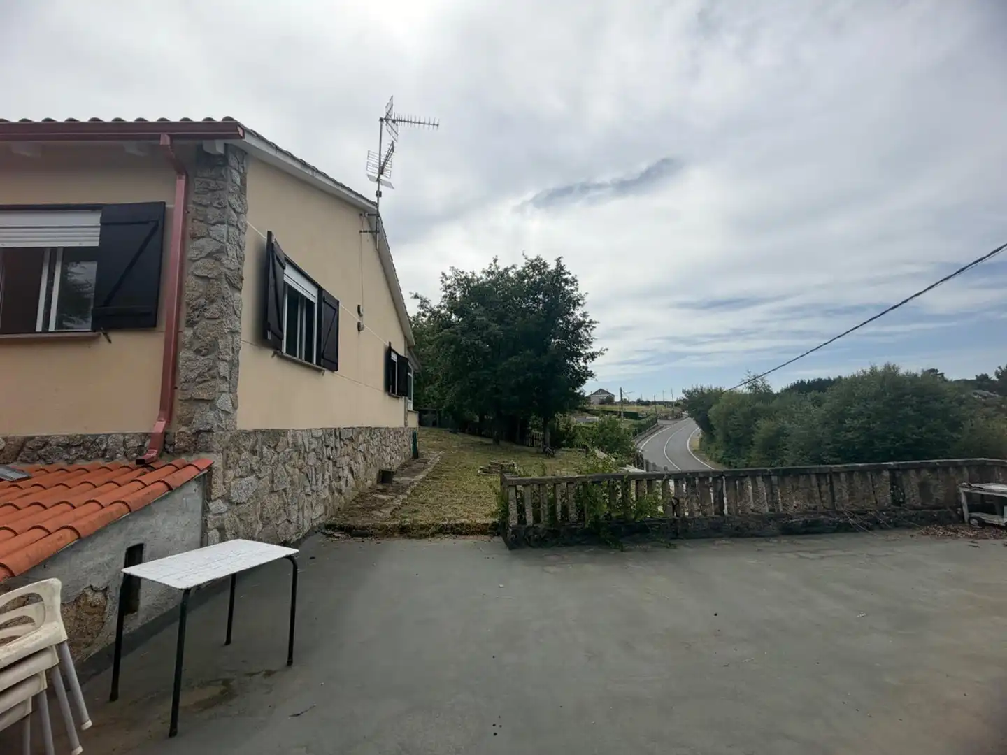 Vista exterior de Casa o xalet en venda en San Cibrao das Viñas amb Calefacció, Jardí privat i Terrassa