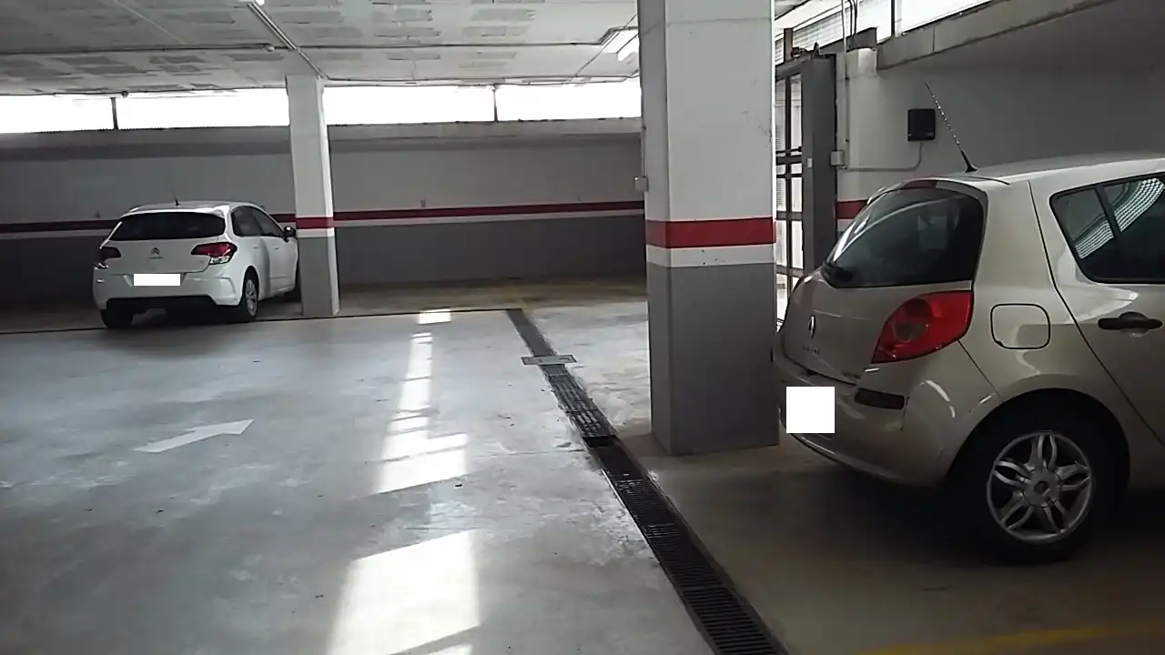 Parking with lift for sale in Ps del Ferrocarril, imagen 2
