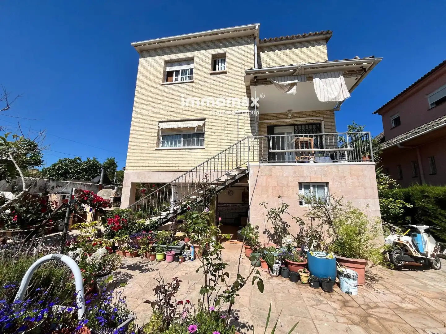 Vista exterior de Casa o xalet en venda en Vilanova i la Geltrú amb Aire condicionat, Calefacció i Jardí privat
