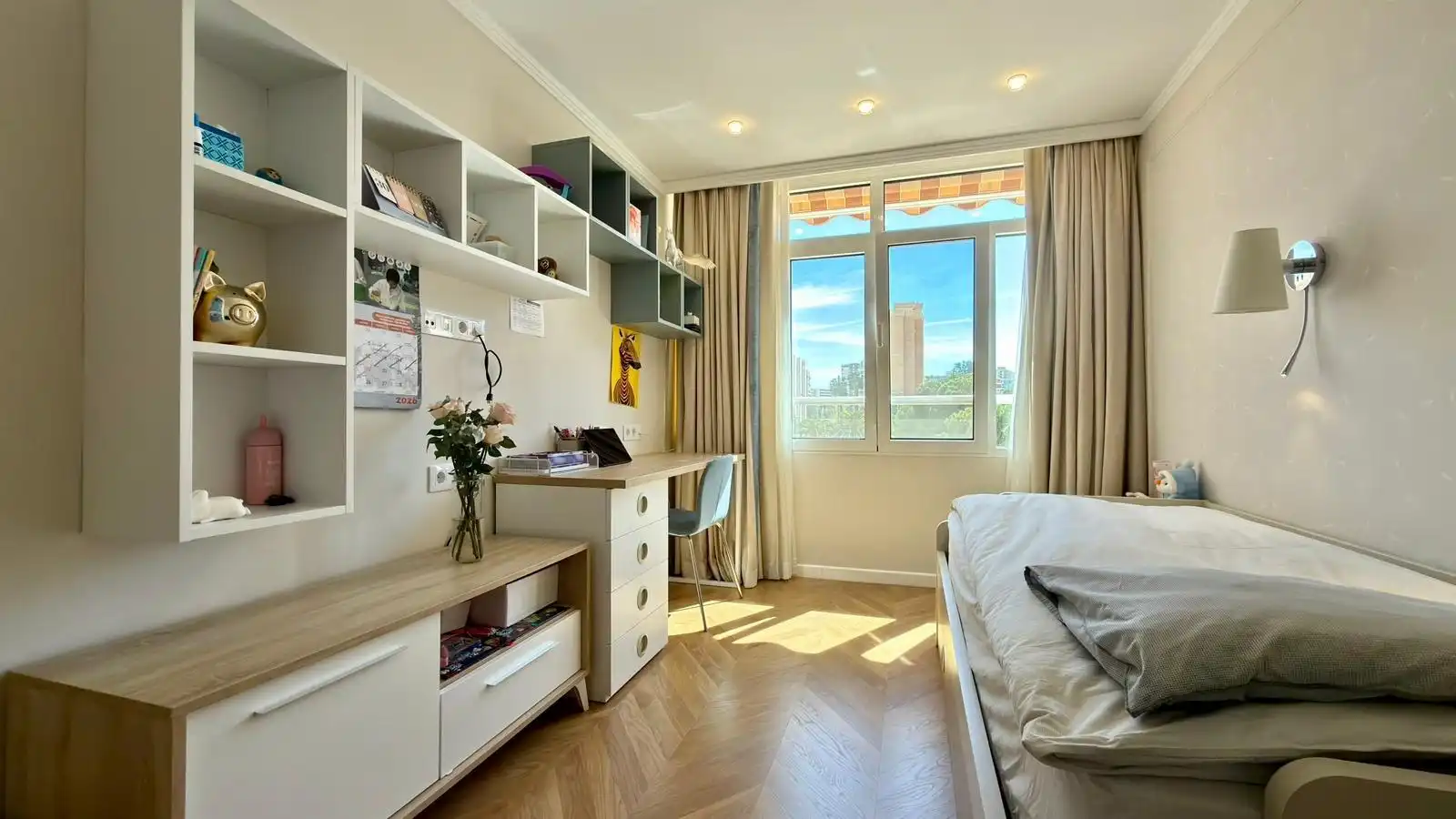 Habitación de Casa o chalet en venta en Alicante / Alacant con Aire acondicionado, Calefacción y Jardín privado