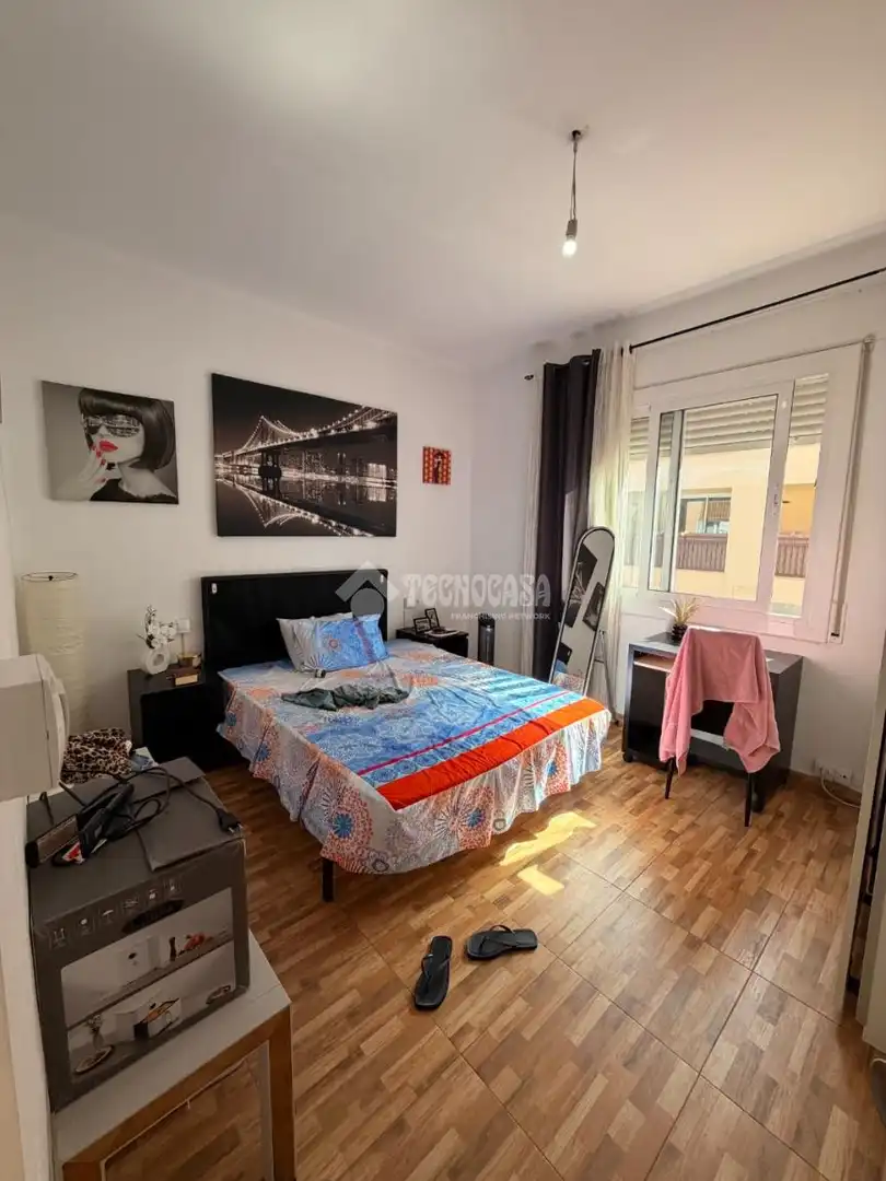 Casa bifamiliare con terrazza in vendita a Centre - Sant Oleguer, imagen 4