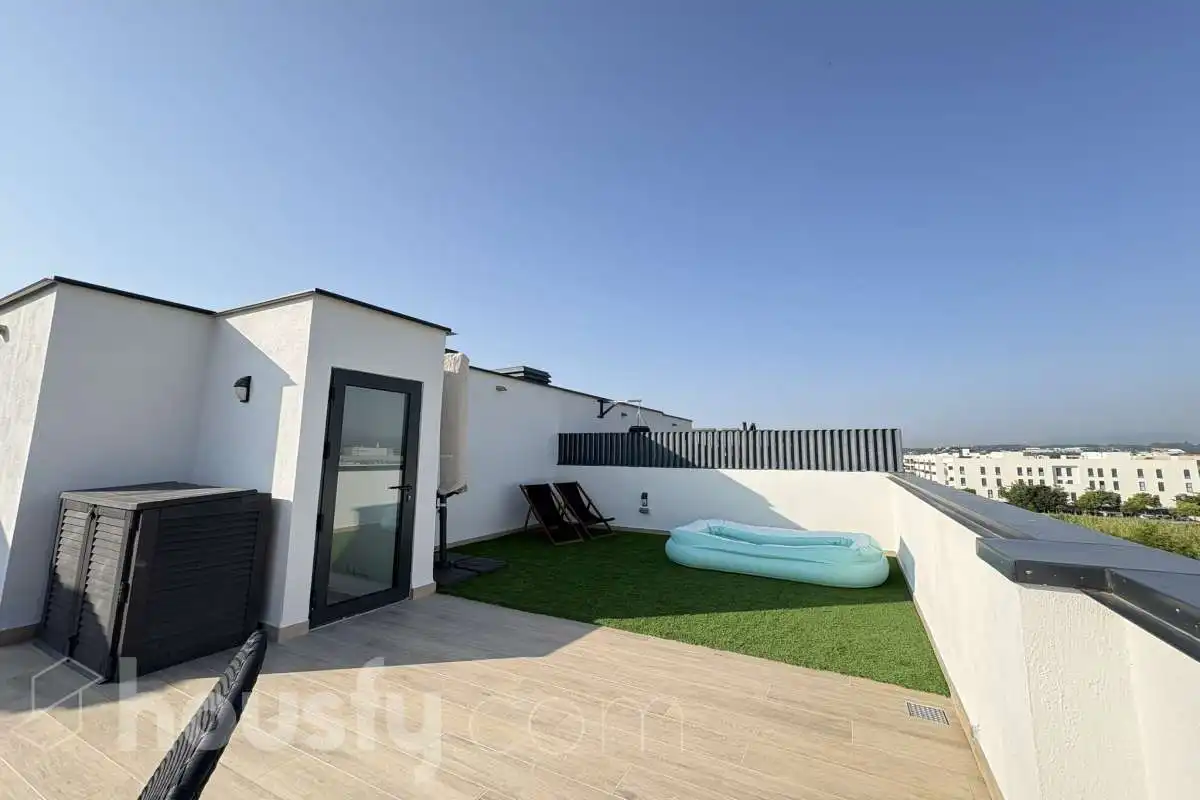 Terrassa de Dúplex en venda en Vilablareix amb Aire condicionat, Calefacció i Jardí privat