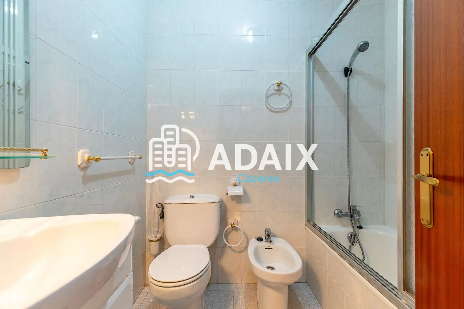 Bathroom of Houses for sale in Cáceres  with Air Conditioner, Heating and Terrace