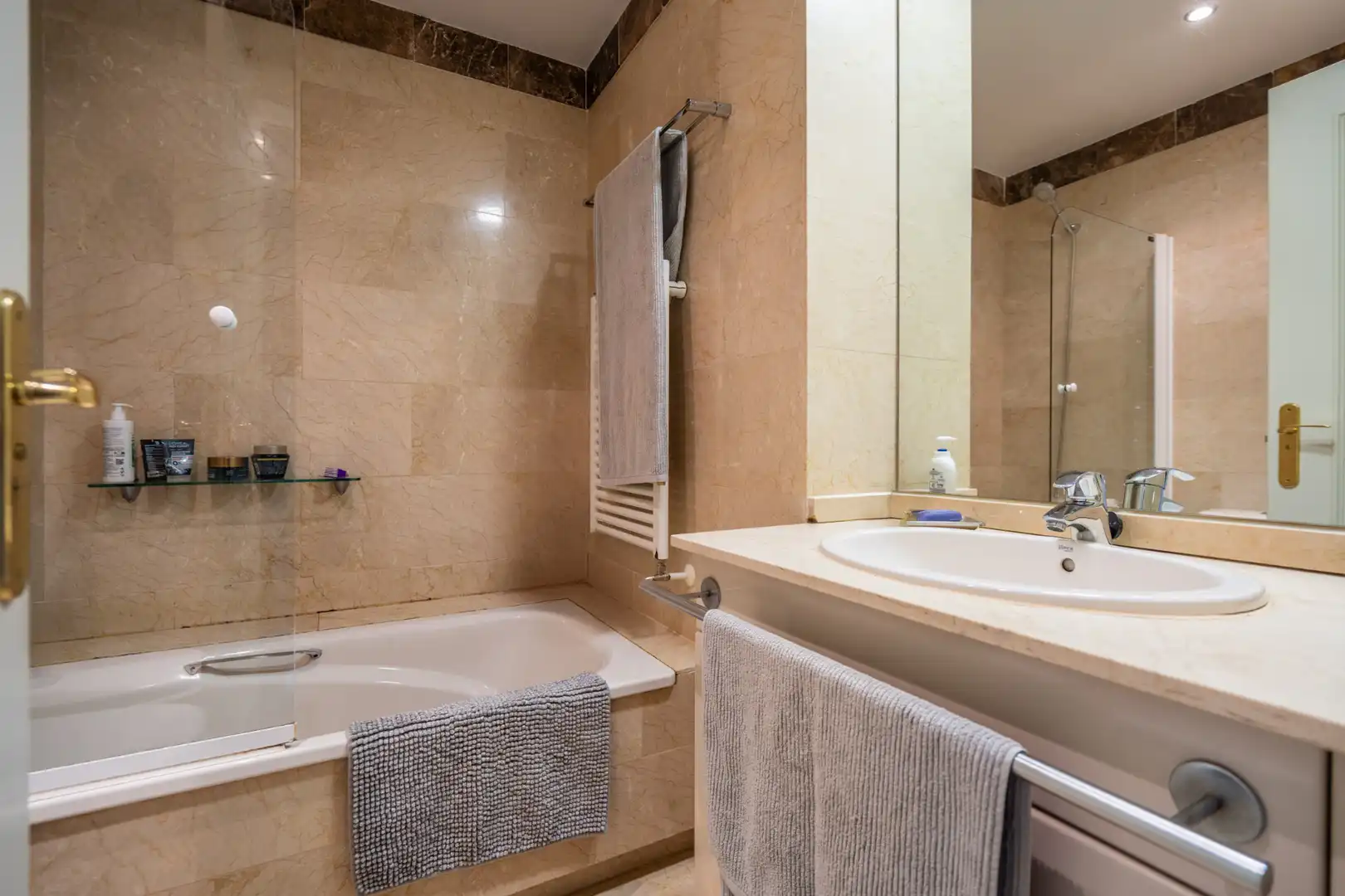 Baño de Piso en venta en Las Rozas de Madrid con Calefacción, Terraza y Trastero