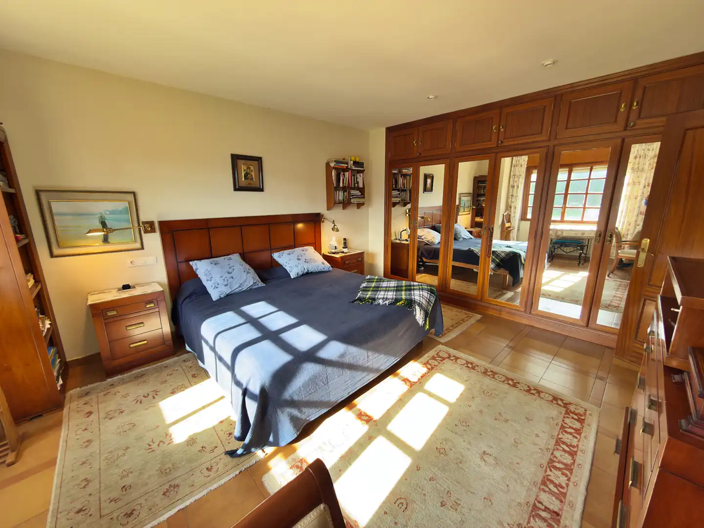 Dormitori de Casa o xalet en venda en Gijón  amb Calefacció, Parquet i Terrassa