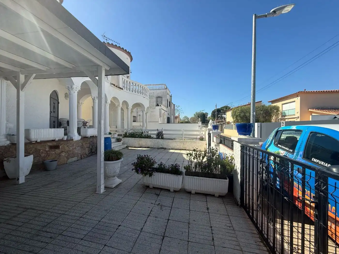 Vista exterior de Casa o xalet en venda en Empuriabrava amb Aire condicionat, Calefacció i Jardí privat