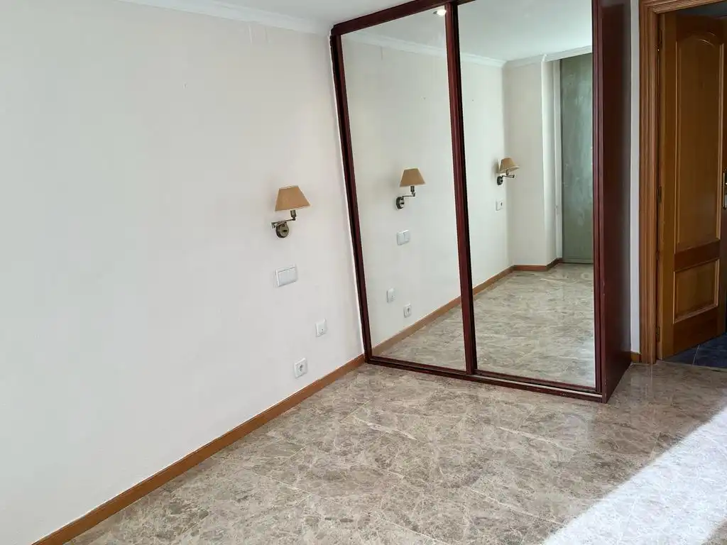 Schlafzimmer von Maisonette zum Verkauf in Benicalap