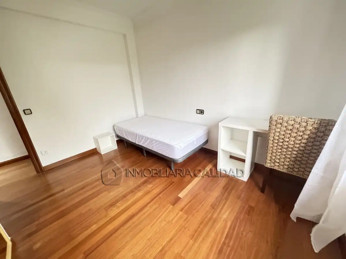 Schlafzimmer von Wohnung zur Miete in Burgos mit Heizung und Möbliert