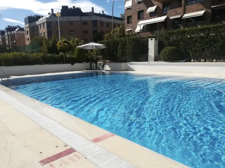 Piscina de Piso de alquiler en Madrid con Aire acondicionado, Calefacción y Terraza