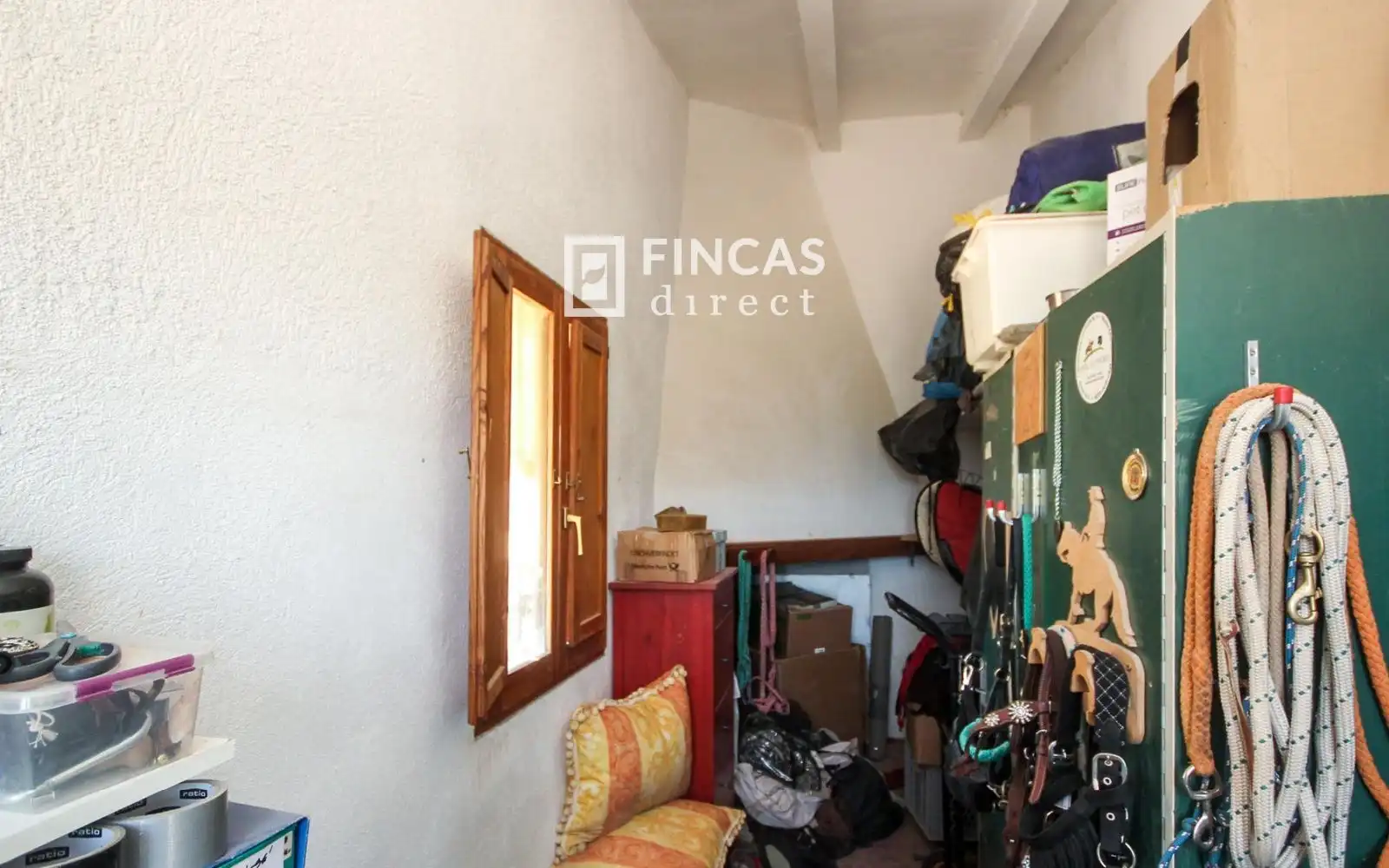 Country homes for sale in Cretas  with Air Conditioner