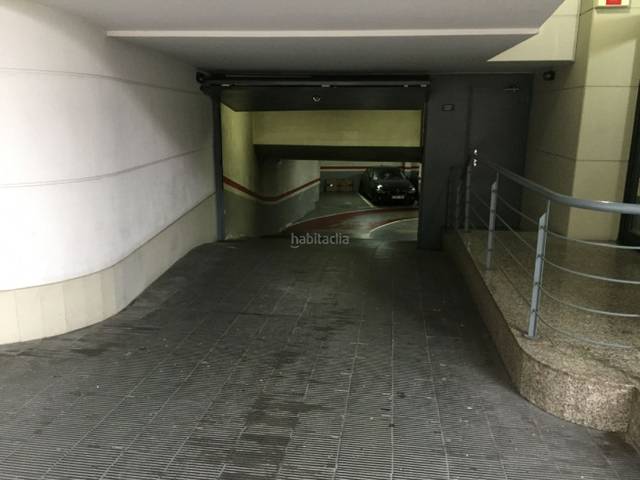 Garaje en Venta en El Camp de l'Arpa del Clot