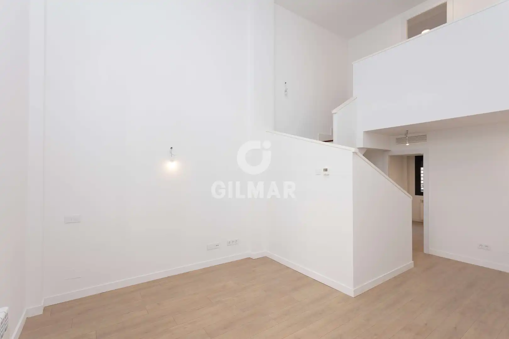 Habitación de Dúplex en venta en Madrid con Calefacción