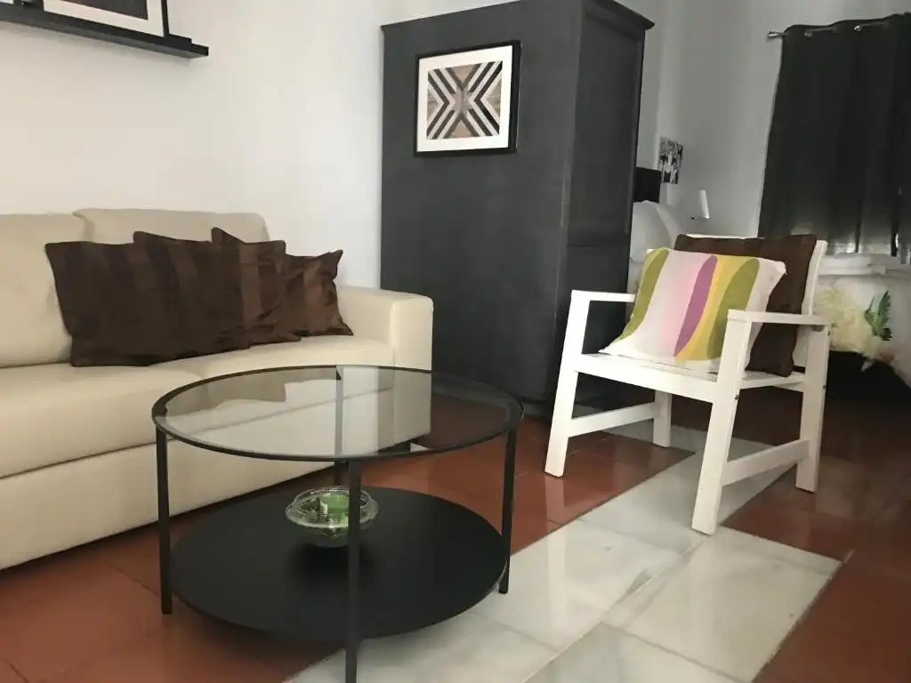 Sala de estar de Edificio en venta en San Martín del Tesorillo con Alarma