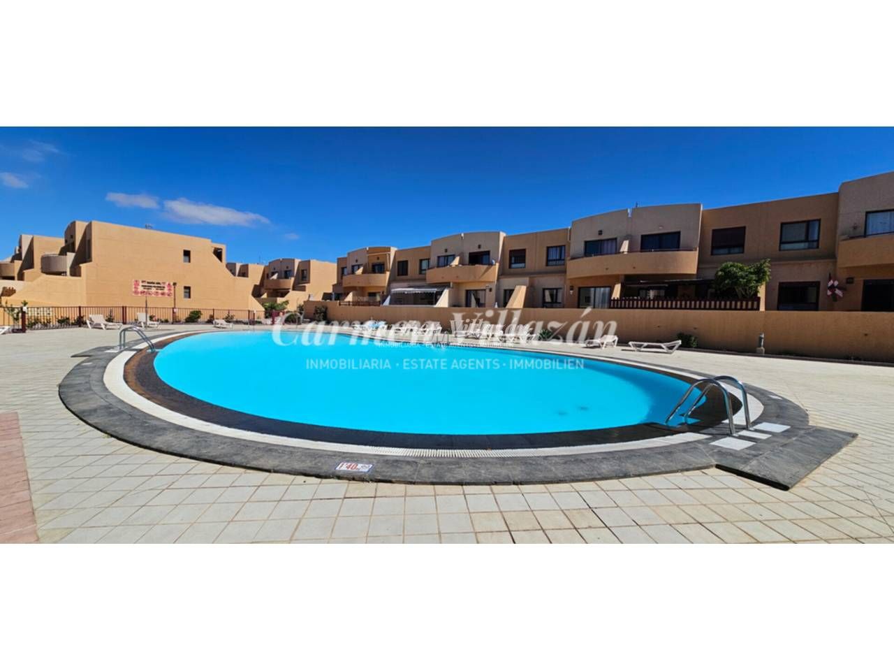 Schwimmbecken von Wohnungen zum Verkauf in Antigua mit Abstellraum, Balkon und Gemeinschaftspool