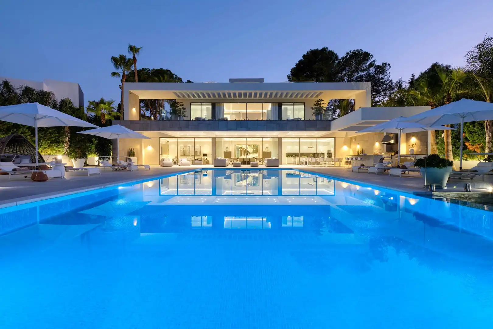 Piscina de Casa o chalet en venta en Marbella con Aire acondicionado, Calefacción y Jardín privado