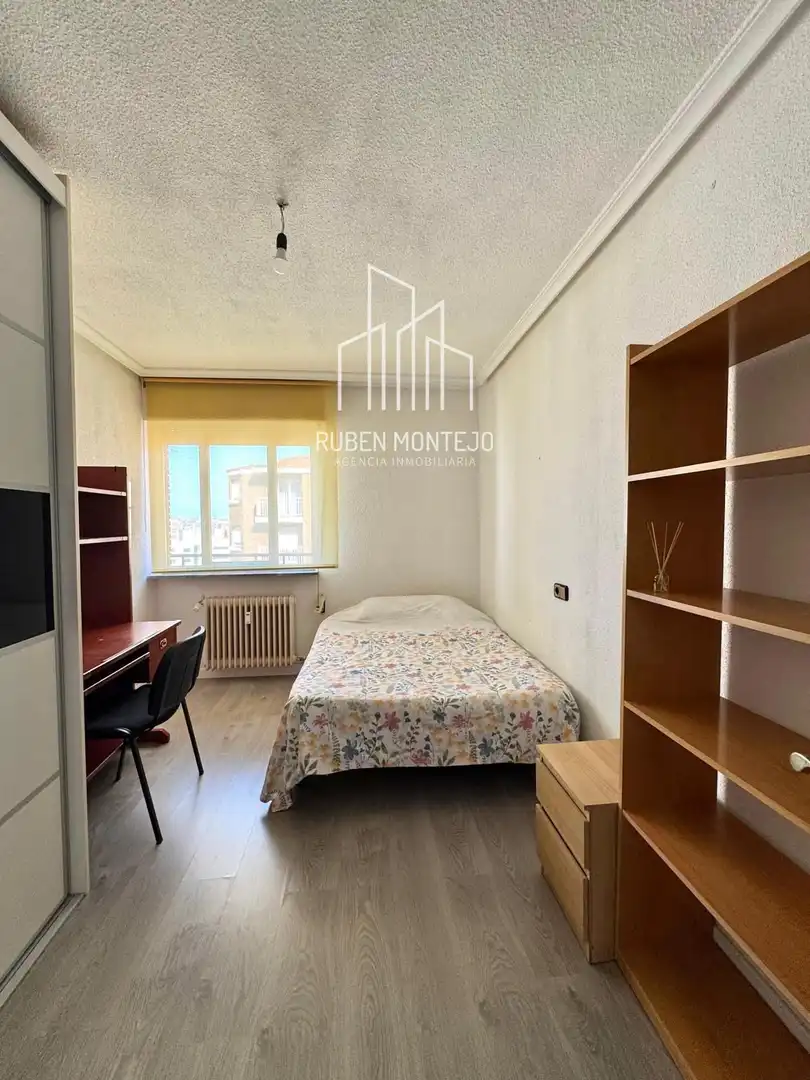 Schlafzimmer von Wohnung zur untervermieten in Salamanca mit Heizung, Terrasse und Möbliert