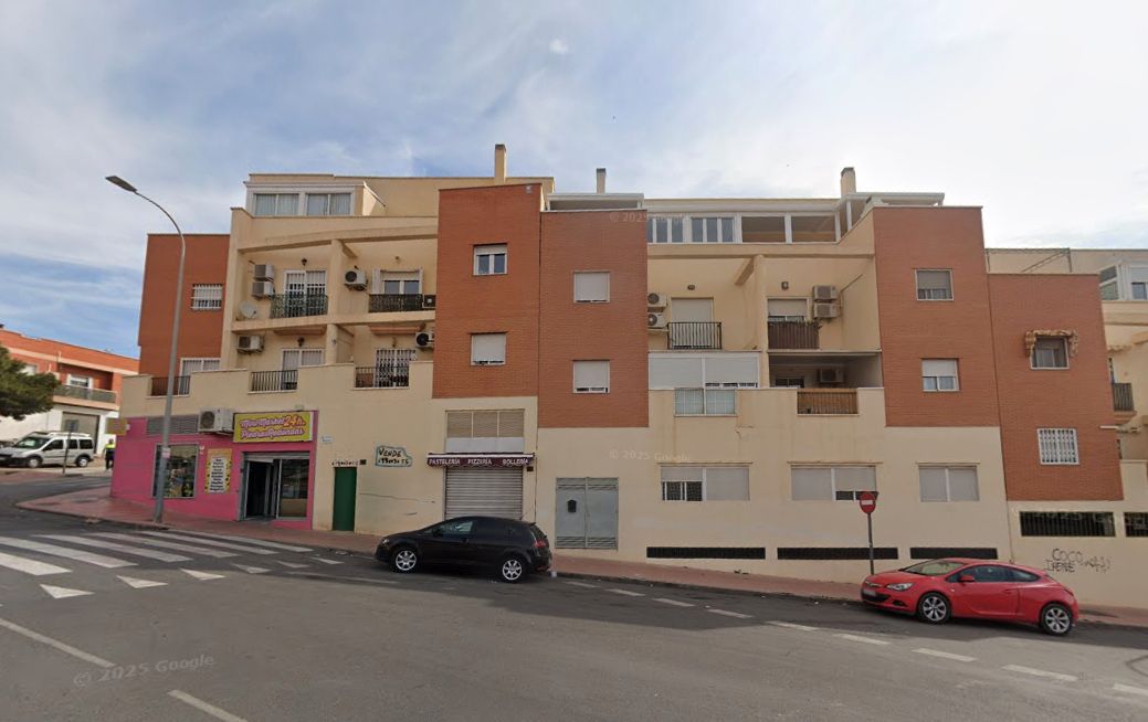 Vista exterior de Àtic en venda en  Almería Capital amb Terrassa