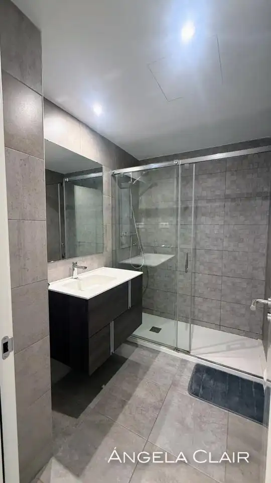 Baño de Piso de alquiler en Barcelona con Aire acondicionado, Calefacción y Parquet