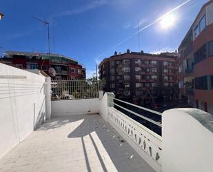 Exterior view of Single-family semi-detached for sale in  Barcelona Capital  with Heating