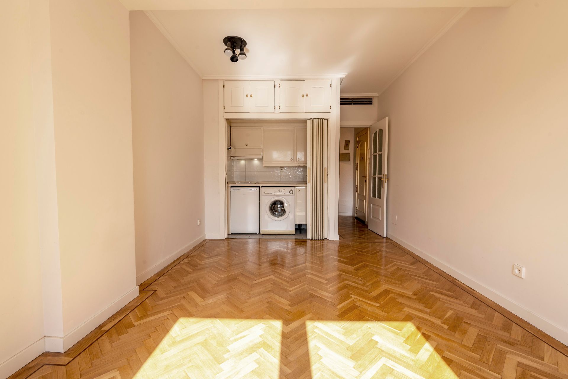 Bedroom of Duplex to rent in  Madrid Capital  with Air Conditioner, Heating and Parquet flooring
