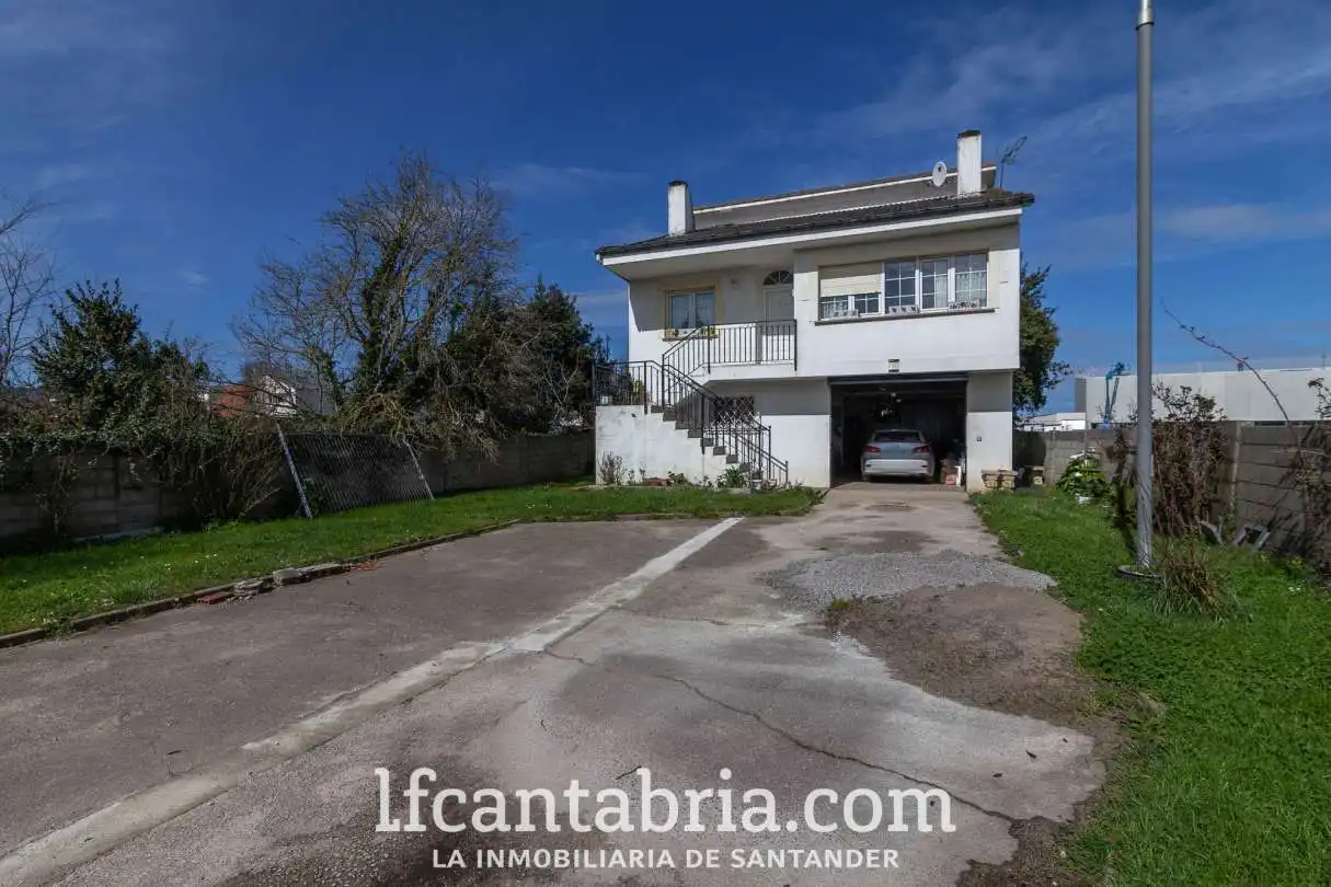 Vista exterior de Casa o chalet en venta en Santa Cruz de Bezana con Calefacción, Jardín privado y Trastero