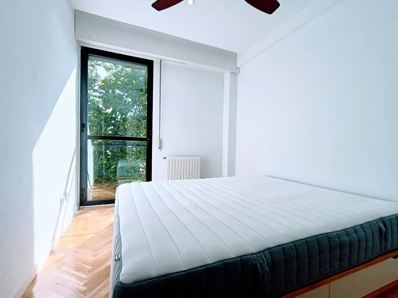 Schlafzimmer von Wohnung zur Miete in Madrid mit Klimaanlage, Heizung und Parkett