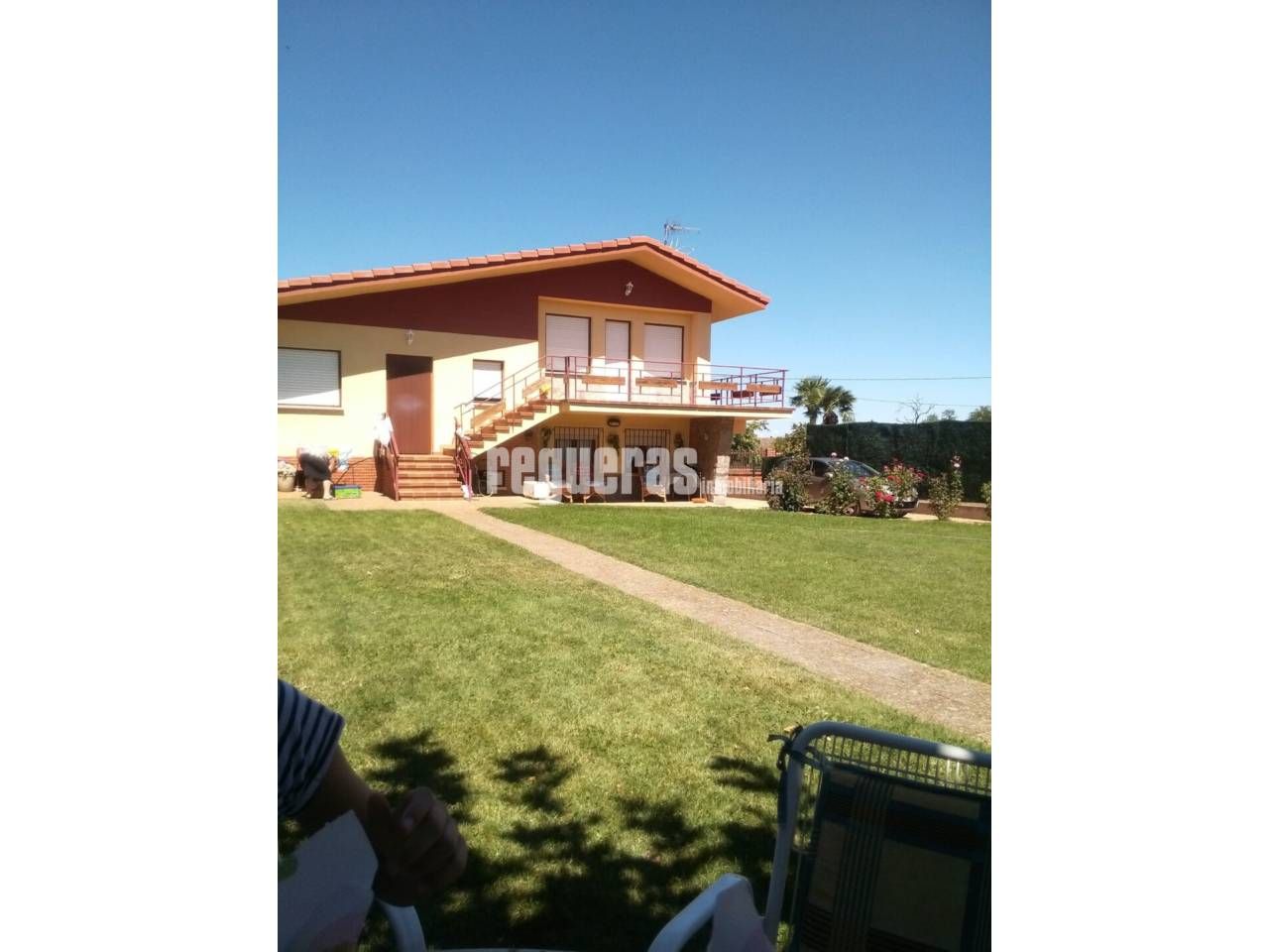 Vista exterior de Casa o xalet en venda en Villamañán amb Calefacció, Jardí privat i Terrassa
