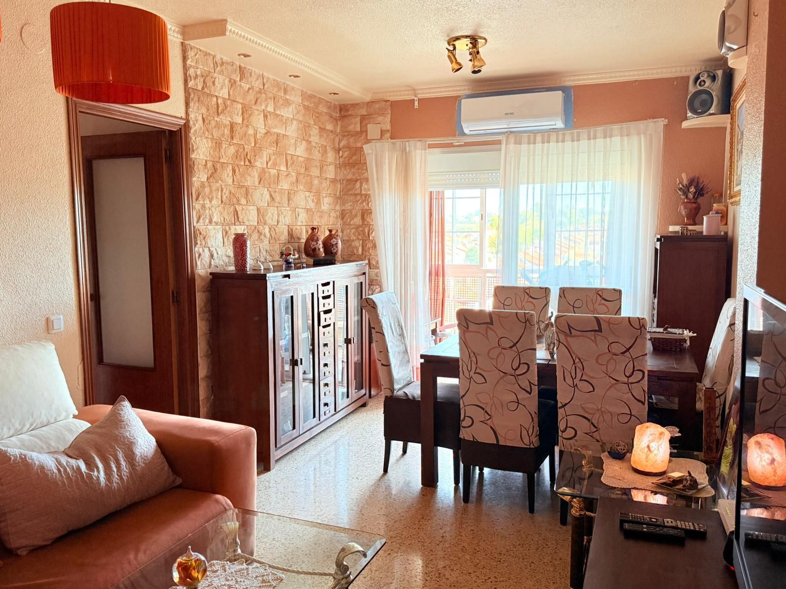 Menjador de Apartament en venda en Montequinto amb Jardí privat i Piscina comunitària