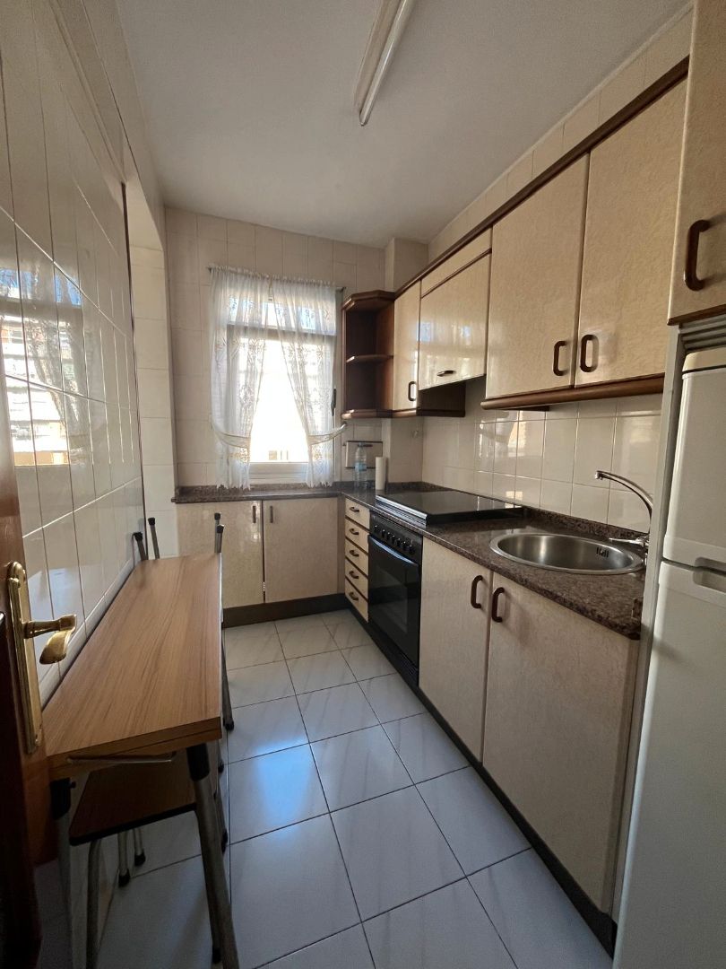 Cuina de Pis en venda en A Coruña Capital  amb Calefacció, Moblat i Forn