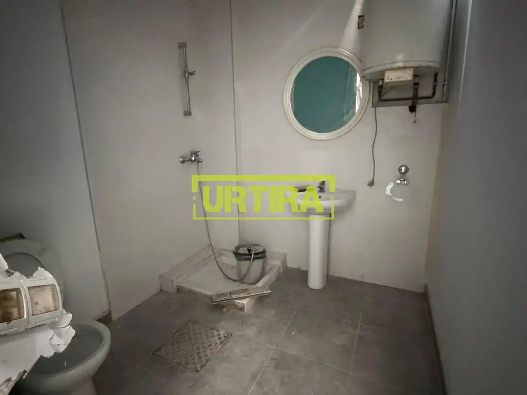 Badezimmer von Fabrikhallen zur Miete in Astigarraga