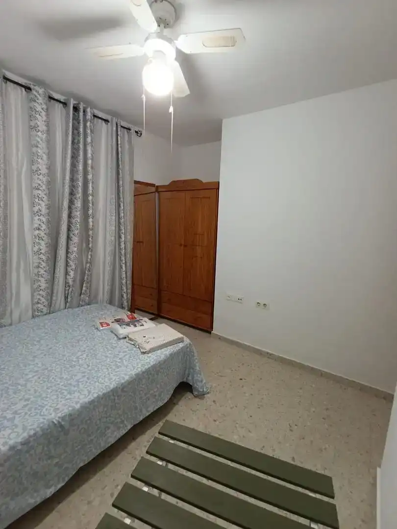 Dormitori de Pis per a compartir en San Roque amb Moblat, Forn i Rentadora