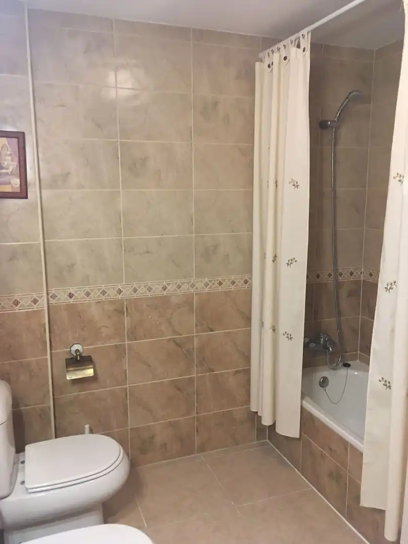 Badezimmer von Wohnung zur Miete in Cedillo del Condado mit Heizung und Möbliert