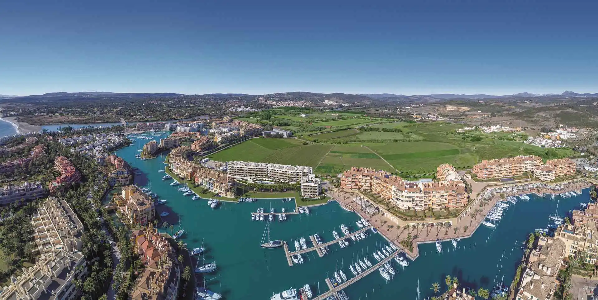 Vista exterior de Àtic en venda en Manilva amb Aire condicionat, Calefacció i Terrassa