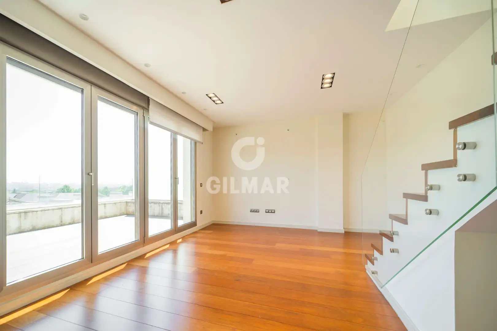 Living room of Duplexes for sale in Pozuelo de Alarcón  with Heating, Private garden and Storage room
