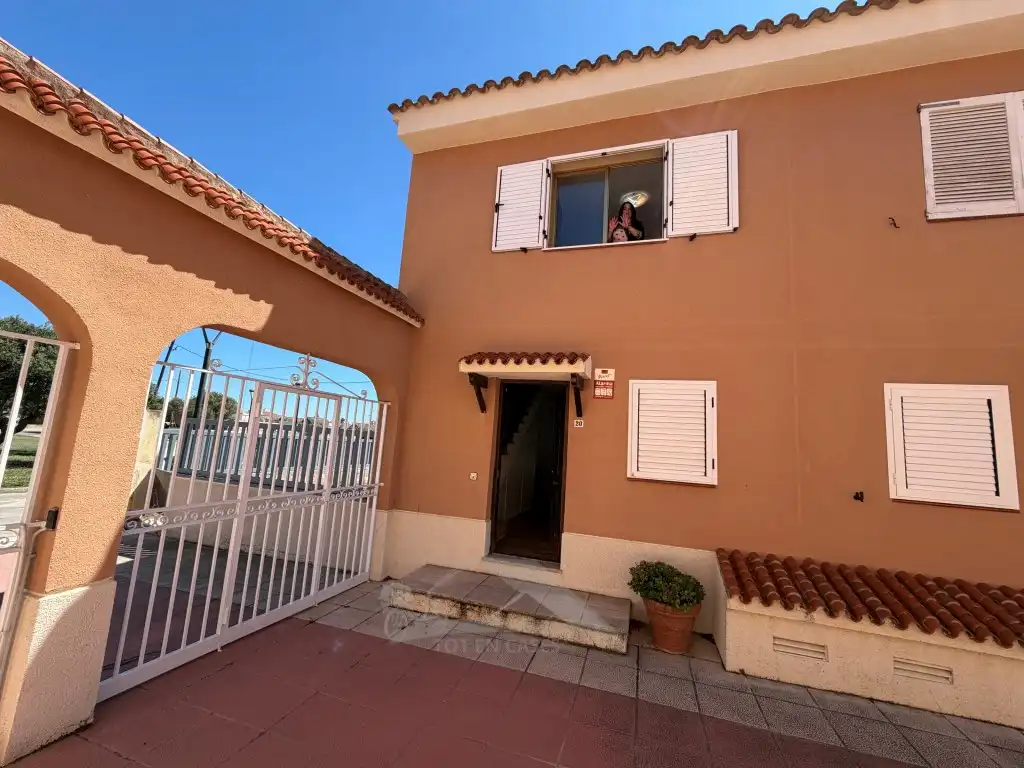 Vista exterior de Casa o xalet en venda en Cambrils amb Piscina comunitària