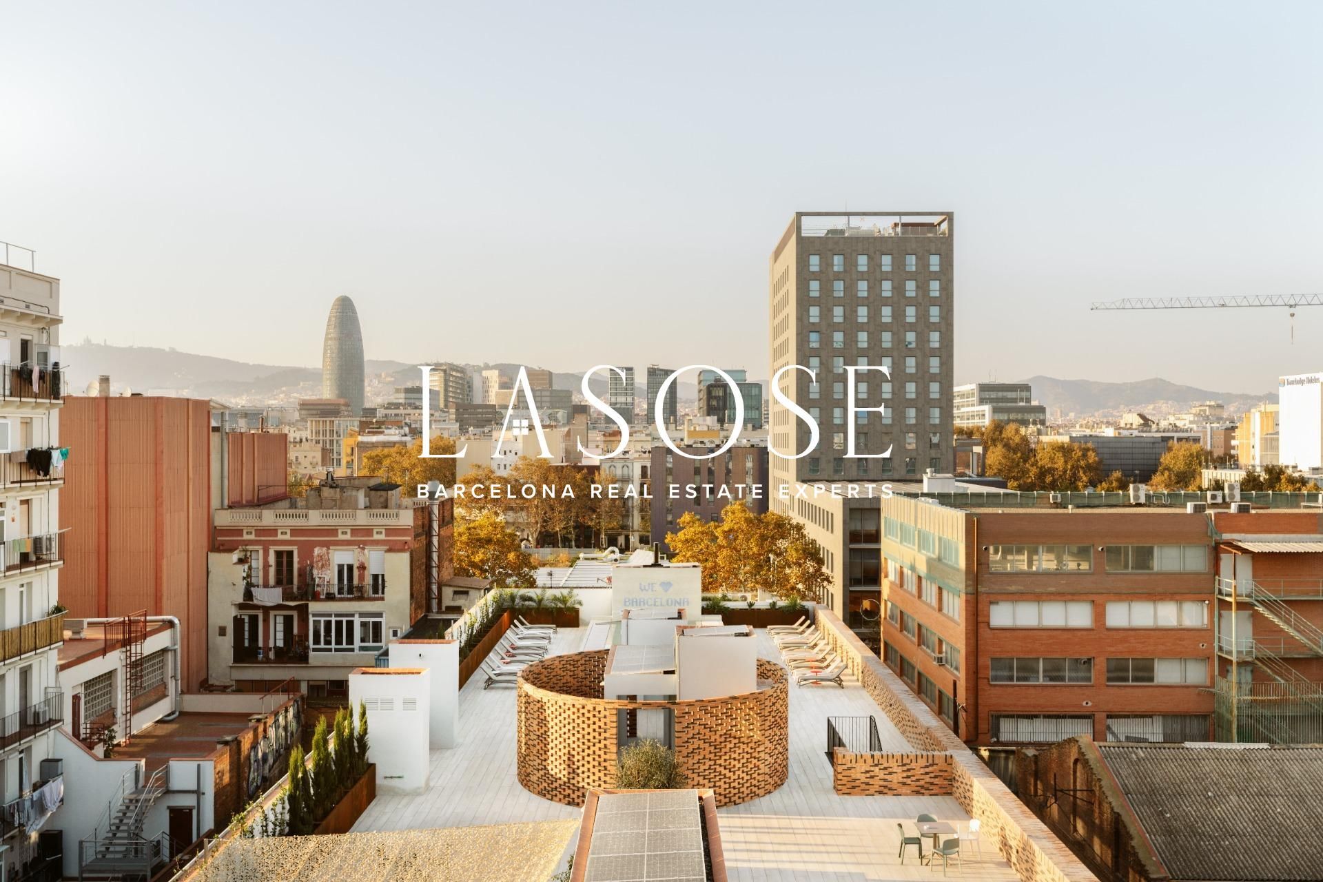 Exterior view of Study to rent in  Barcelona Capital  with Heating, Terrace and Balcony