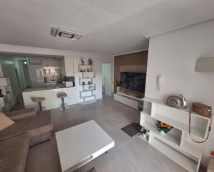 Sala d'estar de Apartament de lloguer en Torrevieja amb Aire condicionat, Terrassa i Balcó