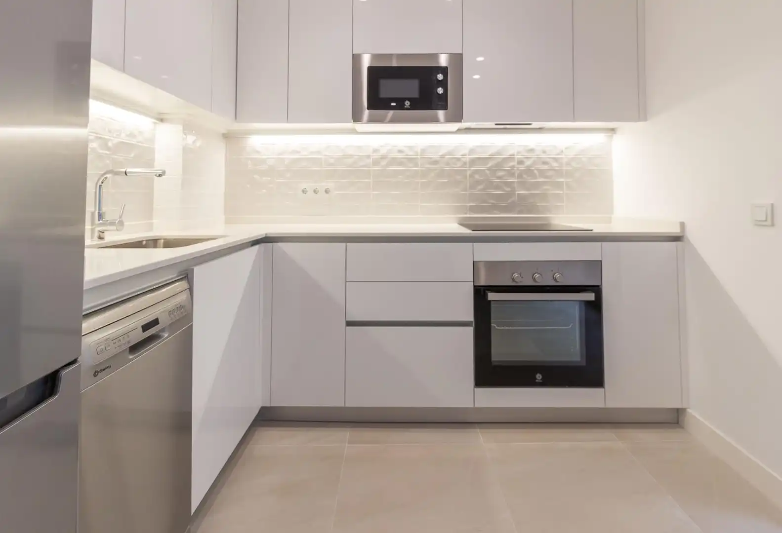 Cuina de Apartament de lloguer en Las Palmas de Gran Canaria amb Moblat i Balcó