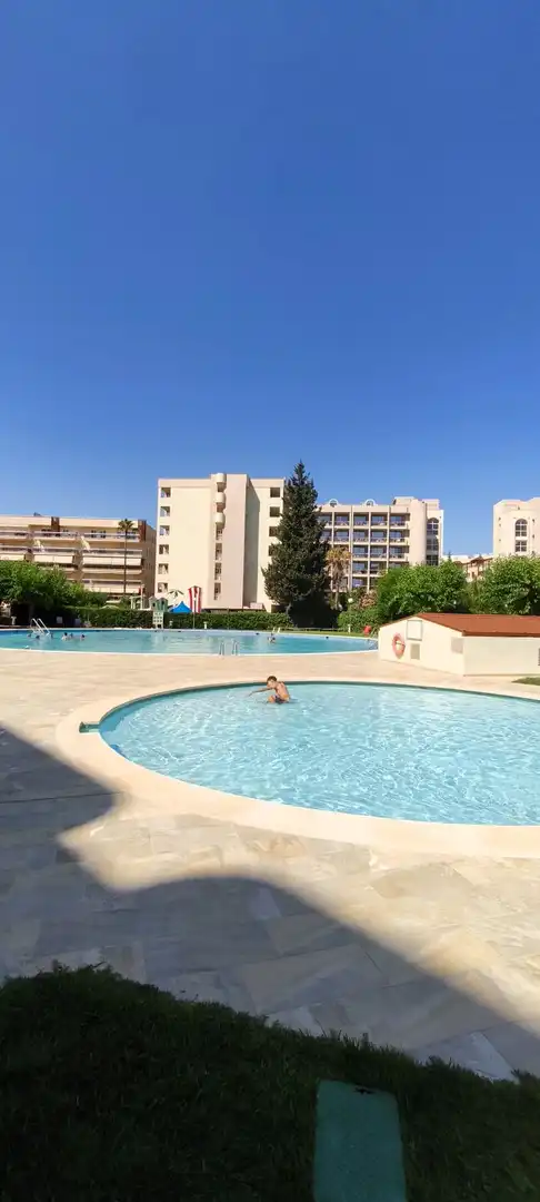 Schwimmbecken von Wohnungen zum Verkauf in Salou mit Heizung, Terrasse und Möbliert