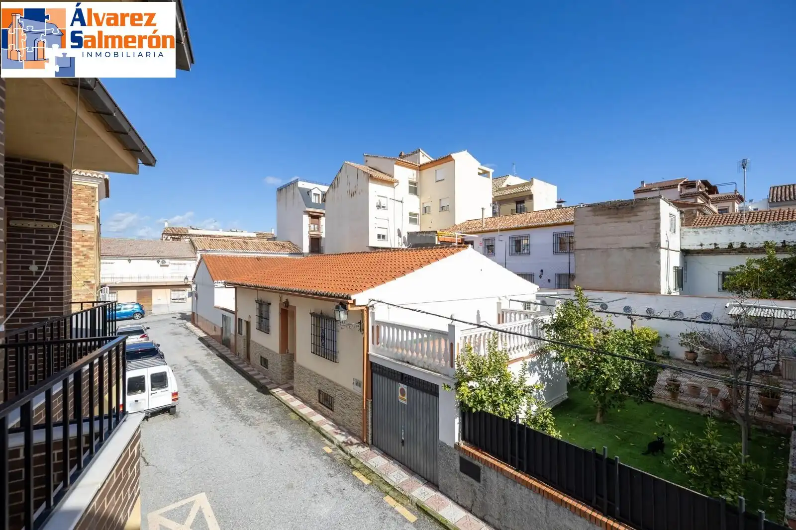 Außenansicht von Haus oder Chalet zum Verkauf in La Zubia mit Klimaanlage, Privatgarten und Terrasse