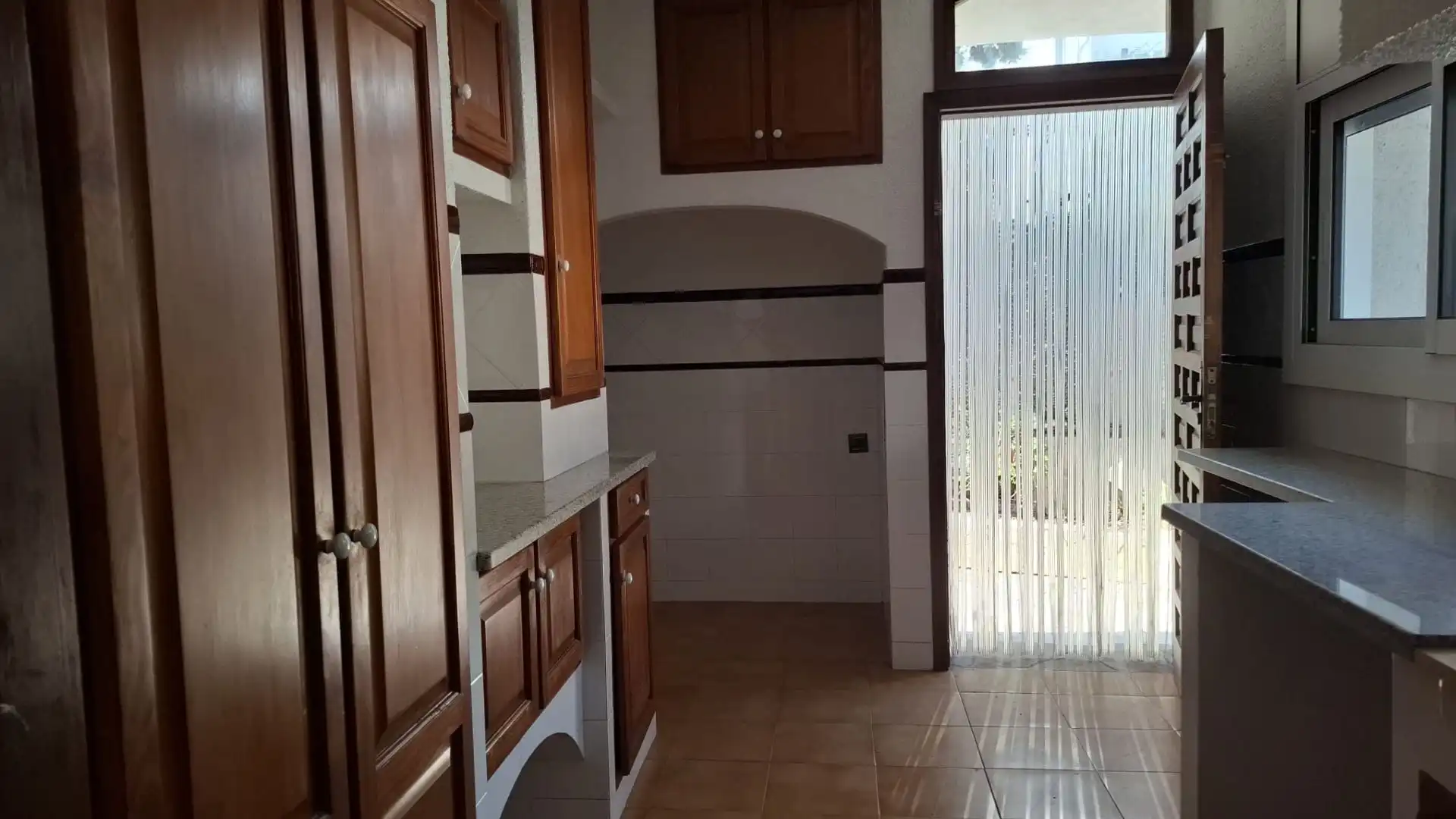 Cuina de Casa o xalet en venda en Vallirana amb Calefacció, Terrassa i Traster