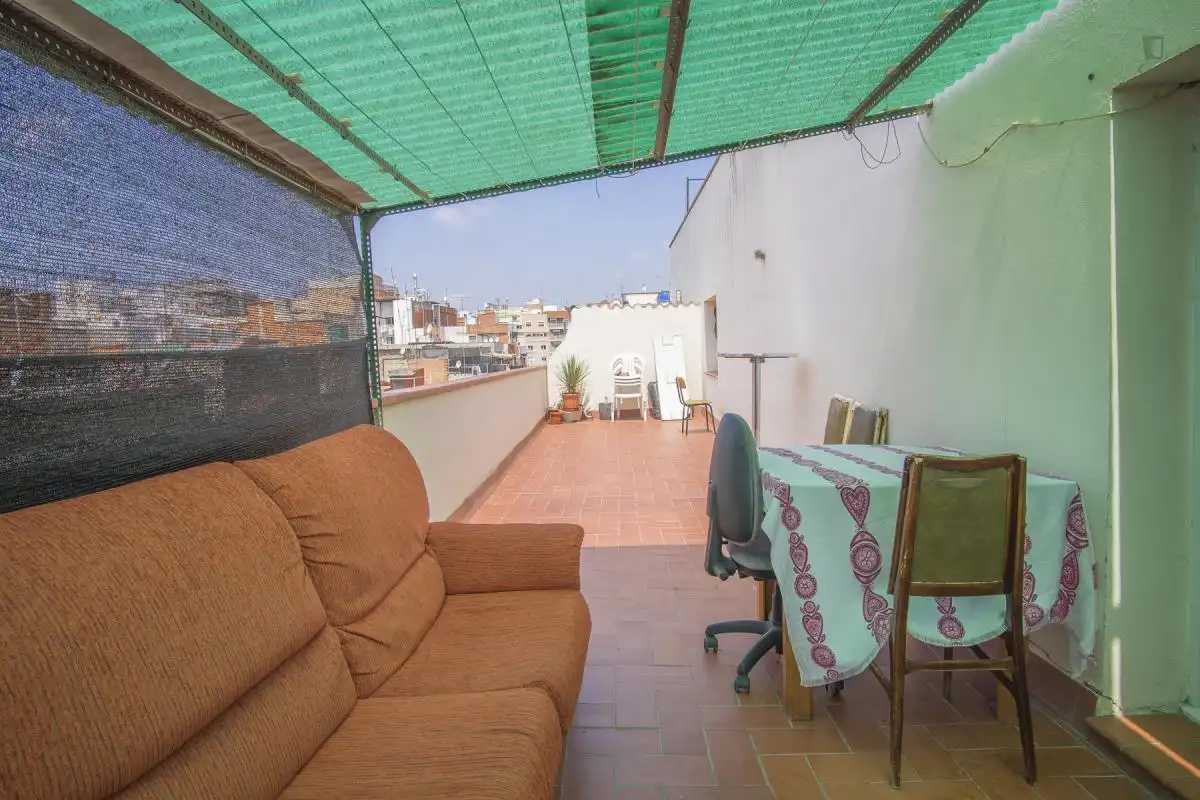 Terraza de Apartamento para compartir en L'Hospitalet de Llobregat con Amueblado, Horno y Lavadora