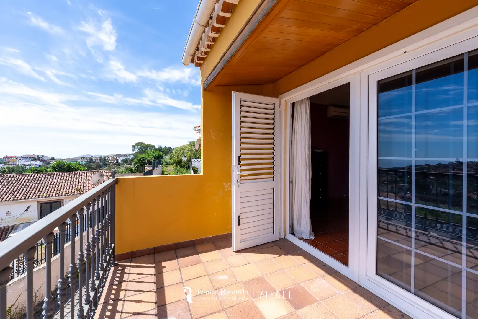 Balcony of Houses for sale in Santa Brígida  with Air Conditioner, Private garden and Terrace