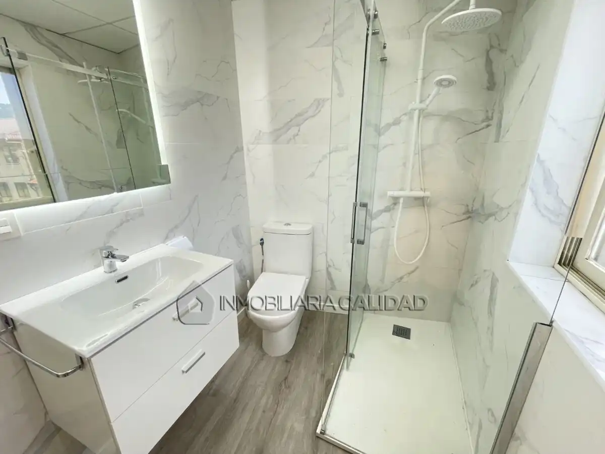 Bathroom of Flat for rent in Burgos  with Heating and Furnished
