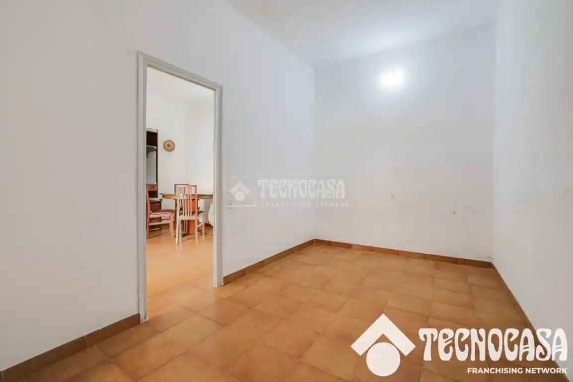 Piso en venta en Santa Coloma de Gramenet con Terraza y Trastero