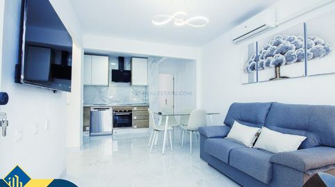 Apartamento renovado con piscina comunitaria, en la provincia de Alicante, en la ciudad de Torrevieja. 2 habitaciones | 52 m² | 80, imatge 3