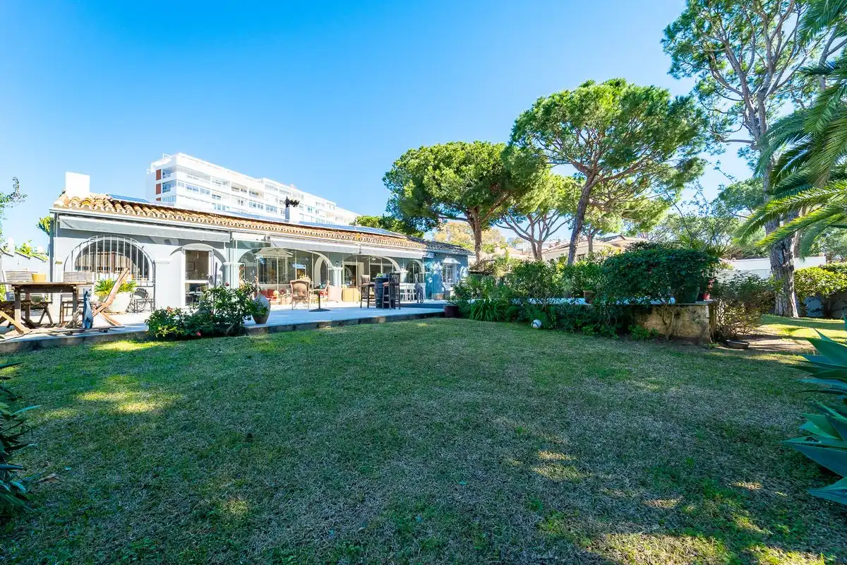 Jardí de Casa o xalet en venda en Marbella amb Aire condicionat, Calefacció i Jardí privat